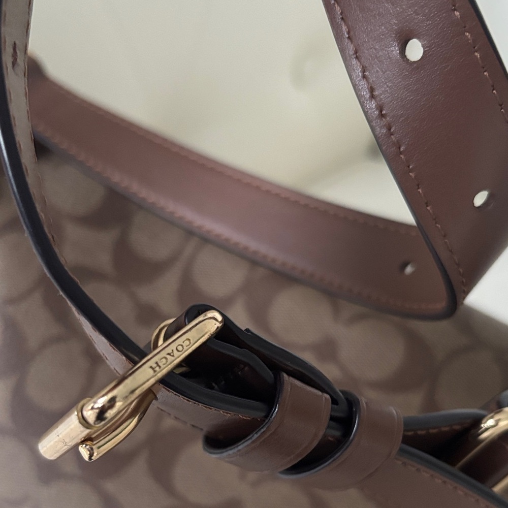 Coach Monogram Crossbody/Fanny pack or waist bag, adjustable strap. New With Tag - Picture 13 of 17